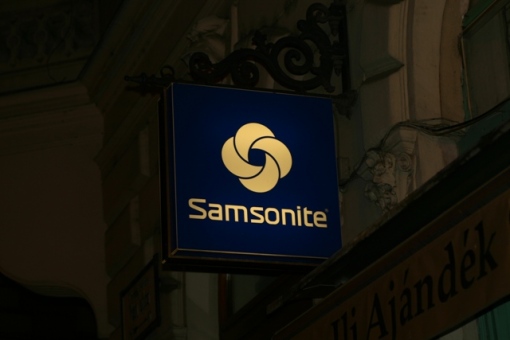 Samsonite decides to "light it up" for World Diabetes Day!